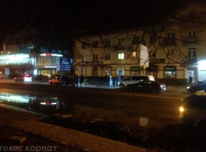 В Ужгороді на проспекті Свободи, неподалік "Фокстроту", сталася ДТП – 01