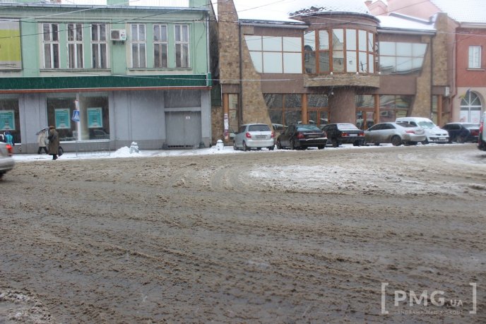 Сніговий сюрприз під кінець зими: "реакція" мукачівських комунальників містян не здивувала – 10 Сніговий сюрприз під кінець зими: "реакція" мукачівських комунальників містян не здивувала – 10