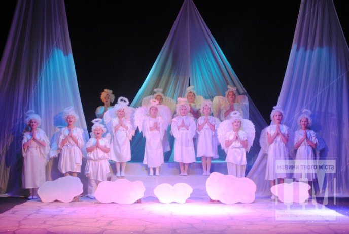 Мукачівським дітлахам показали виставу про Святого Миколая (ФОТО) – 04