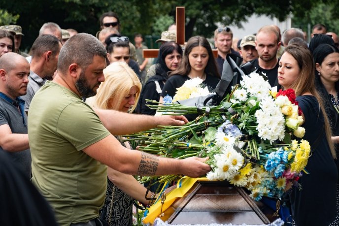 Загинули в один день: на Закарпатті поховали двох військових – 09 Загинули в один день: на Закарпатті поховали двох військових – 09