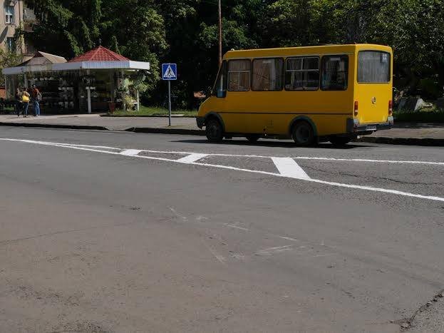 На вулицях Ужгорода розпочали наносити дорожню розмітку – 02
