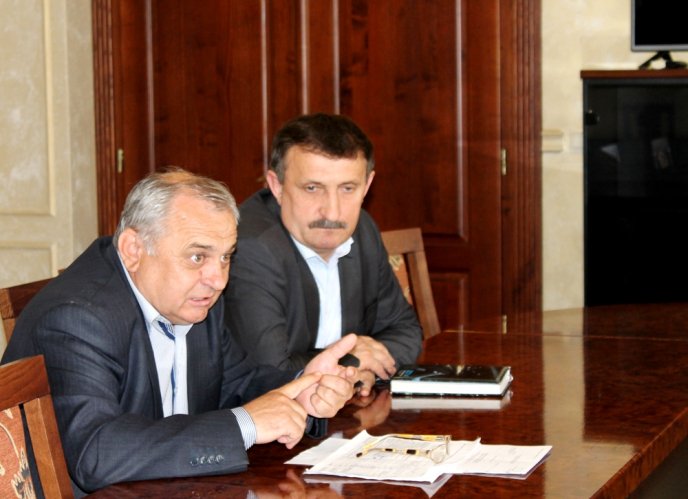 Дві комісії Закарпатської облради готуються до пленарного засідання крайового парламенту – 05 Дві комісії Закарпатської облради готуються до пленарного засідання крайового парламенту – 05