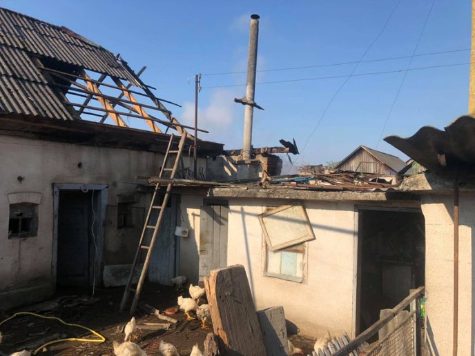 Сьогодні у Великих Лучках 15 рятувальників ліквідовували пожежу – 04 Сьогодні у Великих Лучках 15 рятувальників ліквідовували пожежу – 04