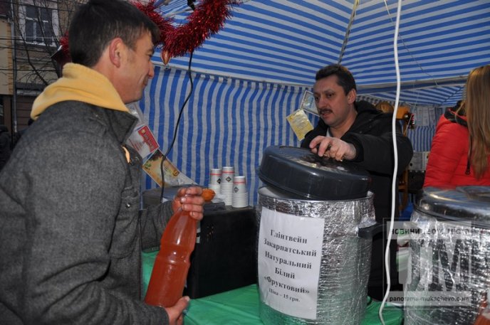 Цьогоріч “Червене вино” в першу чергу нагадує фестиваль шашлику, а вже потім вина – турист із Німеччини (ФОТОРЕПОРТАЖ) – 23