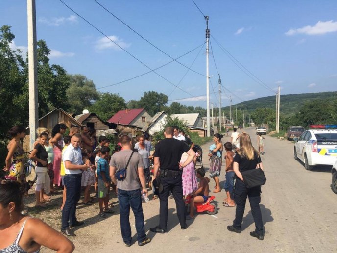 Батьків дітей, які нюхали клей на вокзалі, можуть позбавити батьківських прав – 05