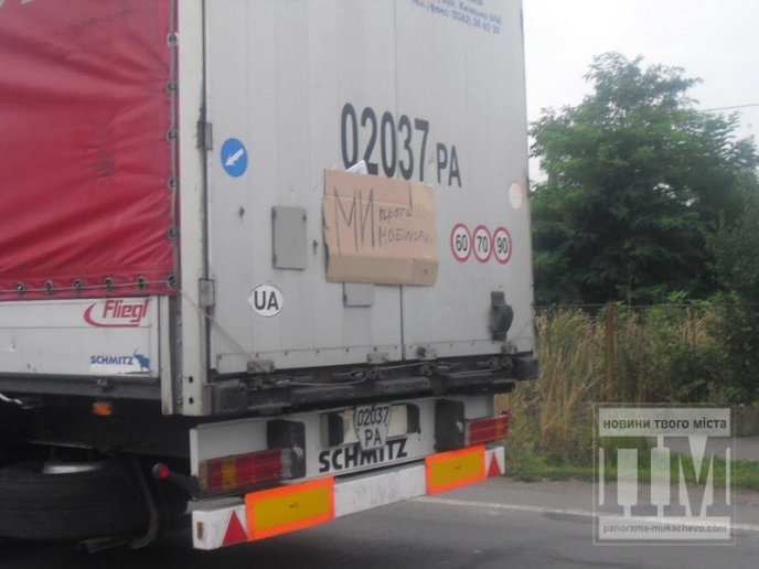 Минуло 24 години від початку блокування дороги у Ракошині, люди не відступають від свого (ФОТО) – 10