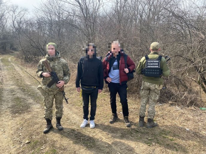 15 чоловіків намагались незаконно перетнути кордон – 01