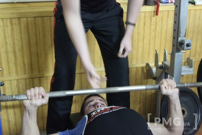 У Мукачеві відбувся святковий турнір з класичного жиму лежачи – 04