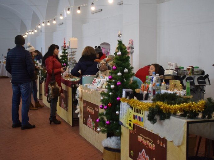 В Ужгороді триває "Закарпатський фестиваль пряників" – 02