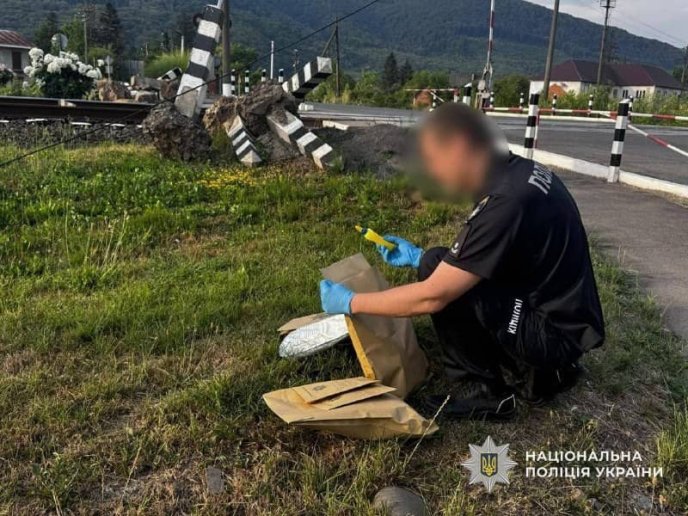 Жахлива ДТП на Закарпатті: жінка на авто влетіла у пост контролю, загинув військовий – 02 Жахлива ДТП на Закарпатті: жінка на авто влетіла у пост контролю, загинув військовий – 02