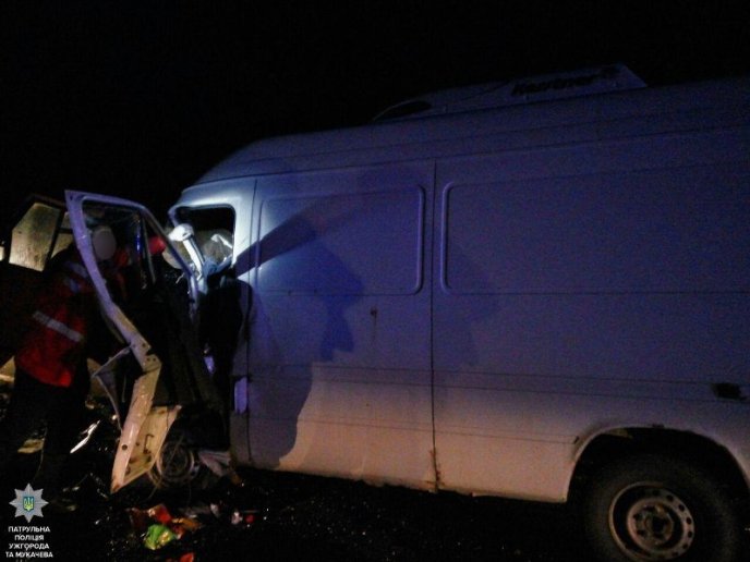 З’явились моторошні фото з місця зіткнення мікроавтобусу та автобусу – 05