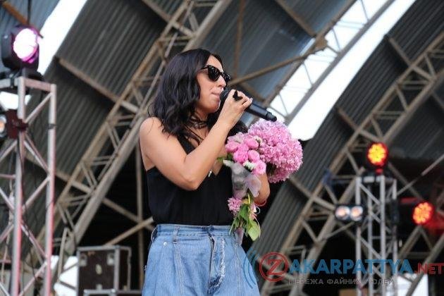 Джамала дала неймовірний концерт в обласному центрі та зробила з Ужгородом фото на згадку – 07