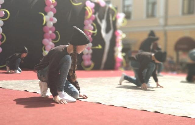 У центрі Мукачева провели танцювальне свято – 08