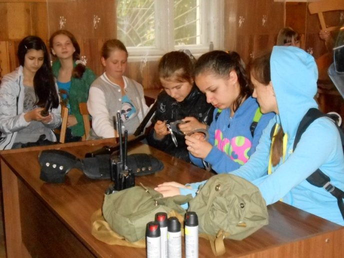 Мукачівські школярі відвідали міськвідділ міліції (ФОТО) – 02