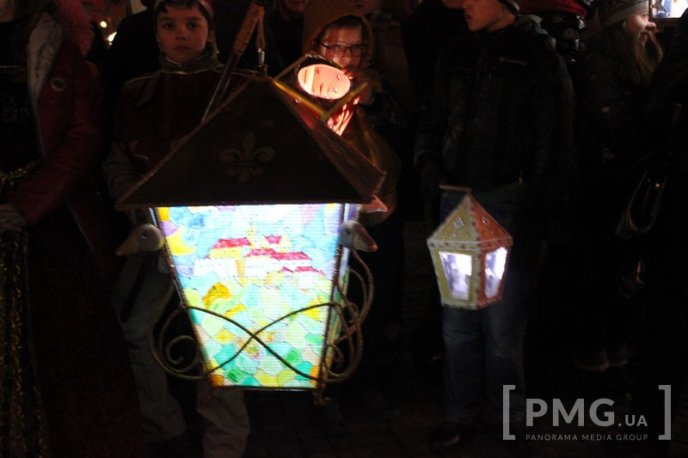 Яскраве святкування Дня святого Мартина у Мукачеві: парад ліхтариків, лицарські бої та вогняне шоу – 28 Яскраве святкування Дня святого Мартина у Мукачеві: парад ліхтариків, лицарські бої та вогняне шоу – 28