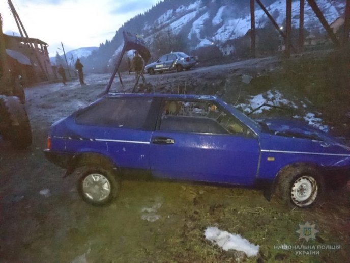 Нічна ДТП: водій не вписався в міст і автомобіль злетів із кількаметрової висоти в річку – 01