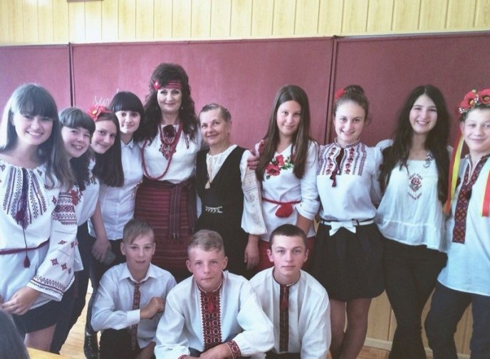 Шкільний фотоальбом: як учні Мукачева 1 Вересня відзначали (ФОТОРЕПОРТАЖ) – 30