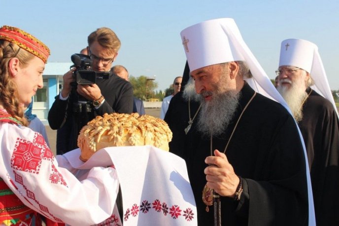 Як в аеропорту "Ужгород" предстоятеля УПЦ МП митрополита Онуфрія зустрічали  – 16