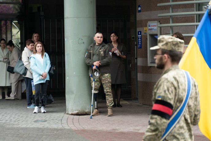 Закарпатці сьогодні попрощалися із 45-річним Героєм – 03