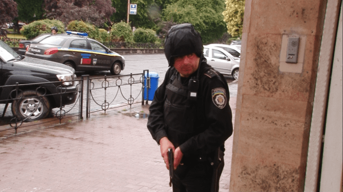 В Ужгороді "пограбували" банк – 03 В Ужгороді "пограбували" банк – 03