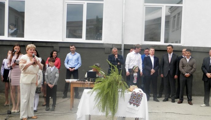 У Хусті відкрили сучасний міні-стадіон – 02