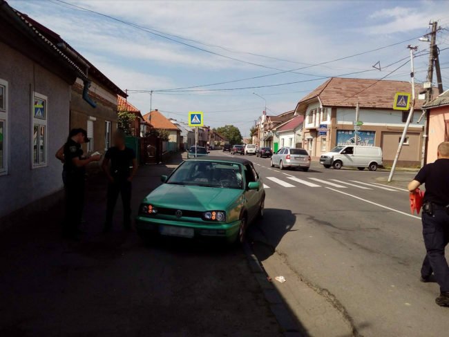 У Мукачеві автомобіль збив 15-річну дівчину – 01