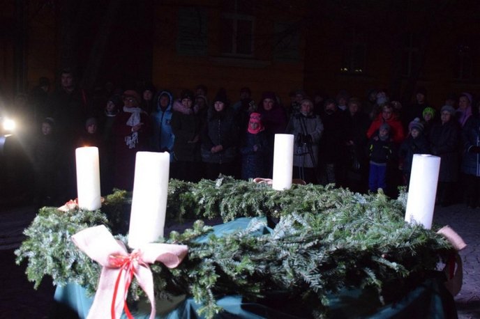 У Берегові запалили першу свічку Адвента – 01