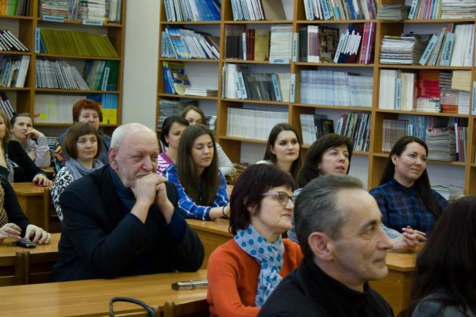 В Ужгороді відкрили фотовиставку учасника АТО "Духовна війна: озброєні книгою" – 13