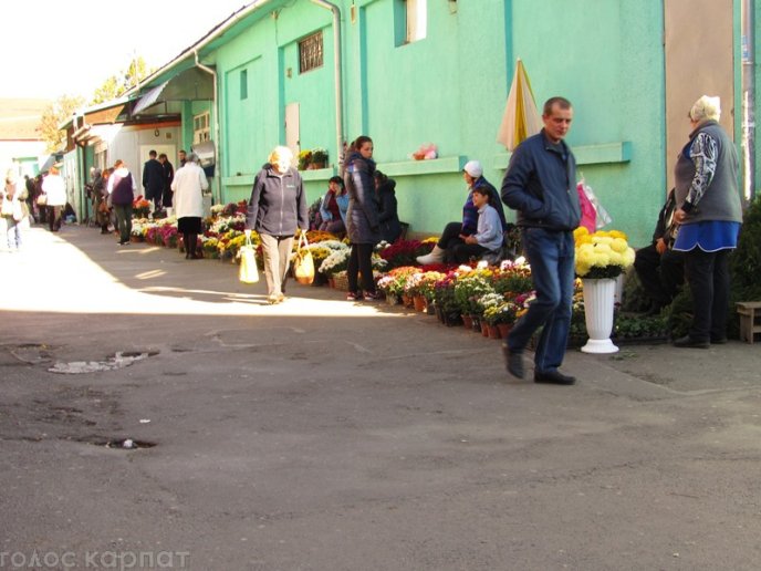 Вінки, свічки та квіти: у скільки обійдеться вшанувати пам’ять померлих у Мукачеві – 11