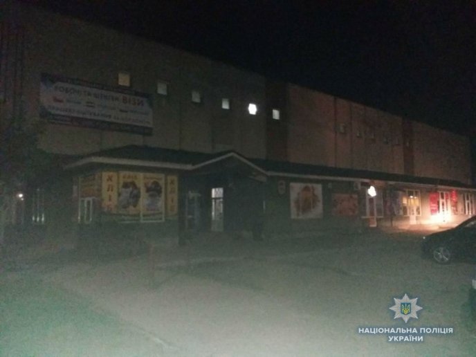 4 зловмисників вночі намагалися пограбувати ринок – 02