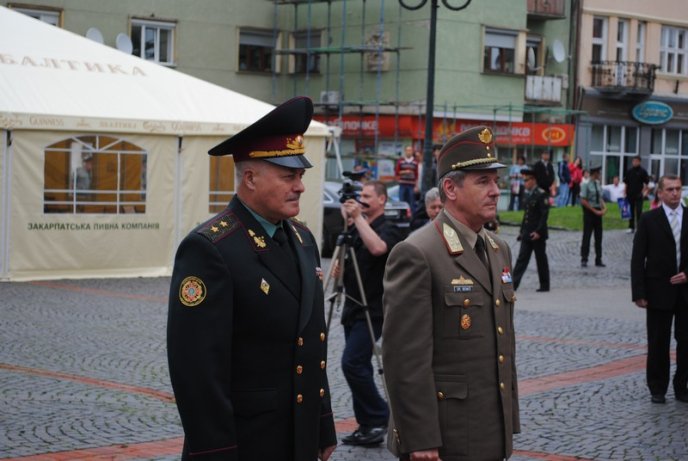 До Мукачева на переговори завітали головні військові України та Угорщини (ФОТОРЕПОРТАЖ) – 11 До Мукачева на переговори завітали головні військові України та Угорщини (ФОТОРЕПОРТАЖ) – 11