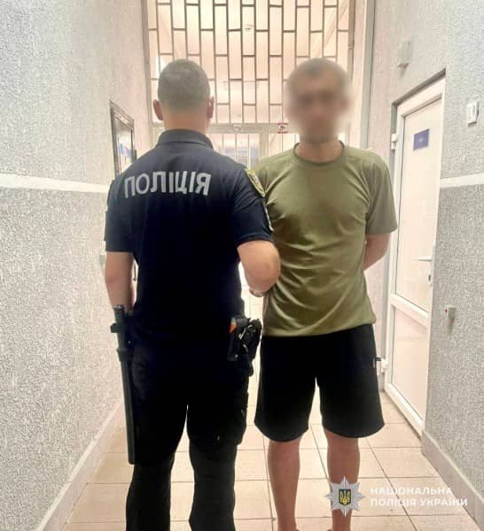 Затримання чоловіка на Закарпатті з купою доларів: що відомо про випадок – 01 Затримання чоловіка на Закарпатті з купою доларів: що відомо про випадок – 01