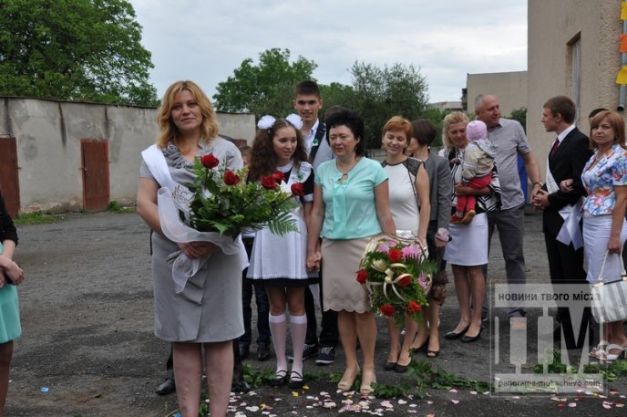 Свято "Останнього дзвоника" зібрало у Мукачівській ЗОШ №7 багато гостей (ФОТОРЕПОРТАЖ) – 45