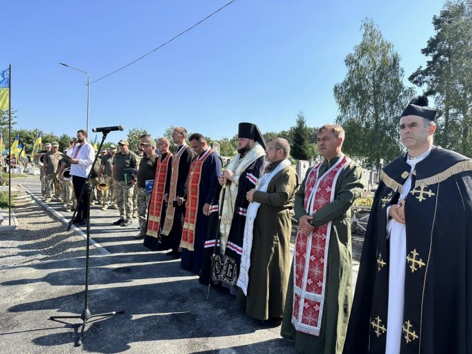 У Мукачеві вшанували пам’ять полеглих Героїв – 02 У Мукачеві вшанували пам’ять полеглих Героїв – 02