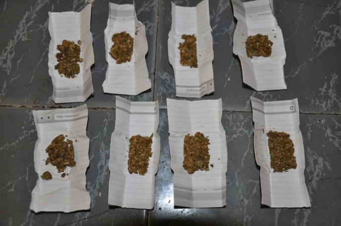 Голівуд по-закарпатськи: ув’язненому у булочках намагались передати наркотики та сімкарту (ФОТО) – 03