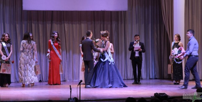 Філологи УжНУ обирали найгарнішу дівчину факультету – 01 Філологи УжНУ обирали найгарнішу дівчину факультету – 01