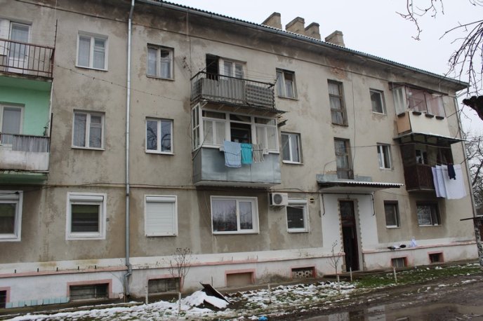 У Чопі жорстоко вбили людину. Тіло напівроздягненого чоловіка лежало посеред вулиці – 01