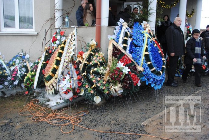 На Мукачівщині прощались з добровольцем "Айдару" Олегом "Скіфом" Сидором (ФОТОРЕПОРТАЖ) – 01