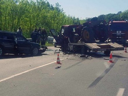 ДТП на Ужгородщині: легковик зіткнувся з евакуатором – 01 ДТП на Ужгородщині: легковик зіткнувся з евакуатором – 01