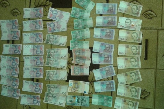 Під час обшуку на Мукачівщині у фігуранта кримінальної справи виявили наркотики – 01 Під час обшуку на Мукачівщині у фігуранта кримінальної справи виявили наркотики – 01