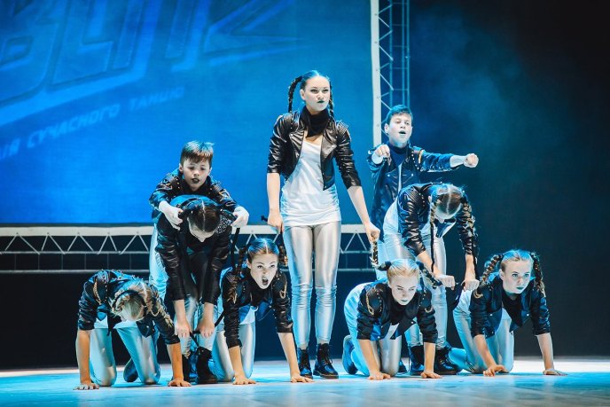 В Ужгороді студія сучасного танцю «Бліц» провела звітний концерт – 24