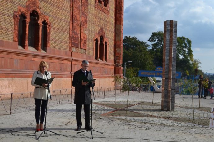 В Ужгороді відкрили пам’ятний знак жертвам Голокосту у вигляді шестикутної зірки Давида – 12