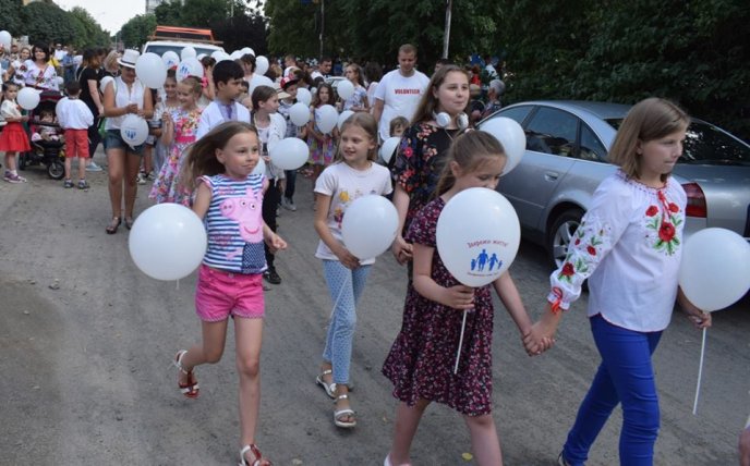В Ужгороді проходить хода на захист сімейних цінностей – 02