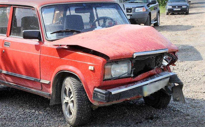 Зранку у Виноградові лоб у лоб зіткнулись дві автівки – 02