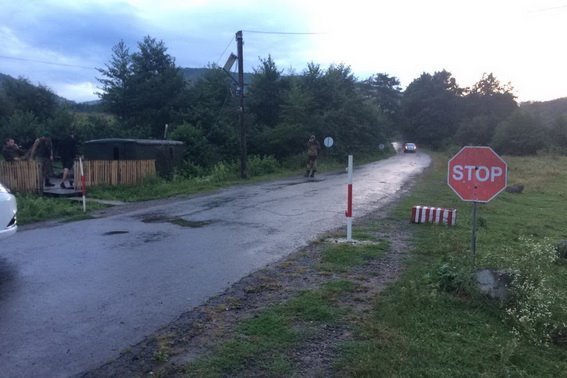 Конфлікт на КПП: стрілянина, переслідування та перекинутий автомобіль – 02