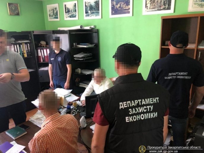 Закарпатські посадовці попалися на хабарі – 01