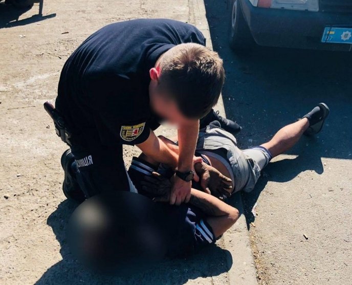 В Ужгороді затримали грабіжника – 01