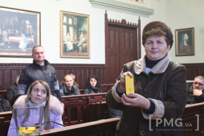 У Мукачеві визначили порядок розташування виноробів у дерев’яних будиночках на фестивалі "Червене вино 2016" – 06