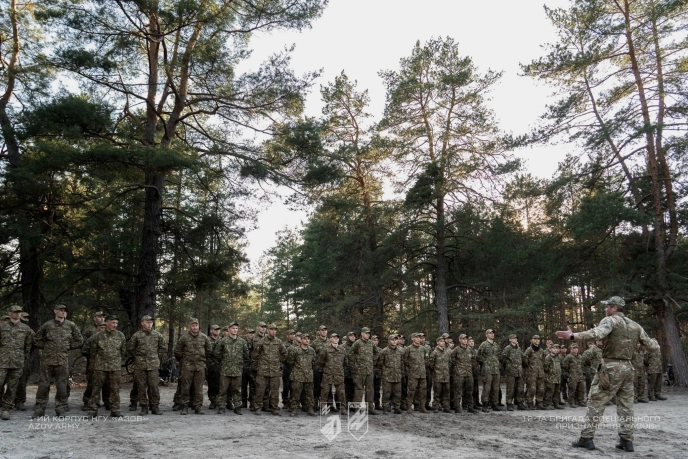 Чому зв’язківець в «Азові» — це не про рації, а про інтелект – 02