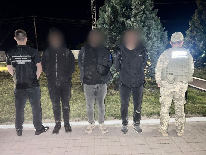 Хотіли потрапити в Угорщину: що коїлось на кордоні – 04